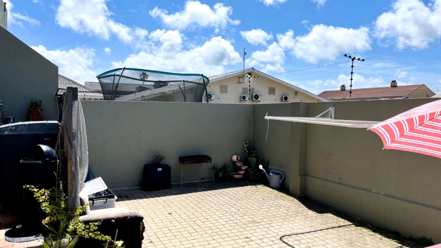 2 Bedroom Property for Sale in Heiderand Western Cape